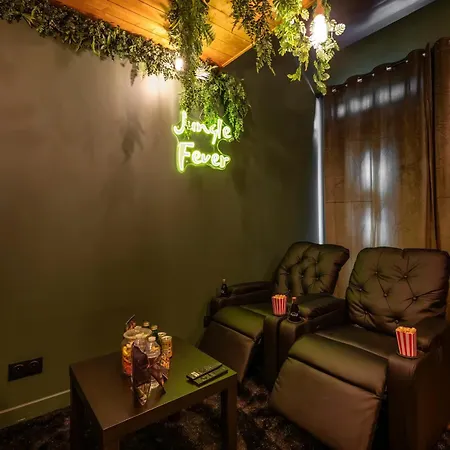 Apartment Cineroom - Jungle Fever *