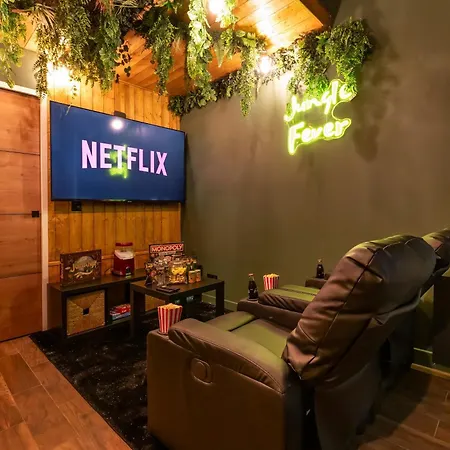 Apartment Cineroom - Jungle Fever *