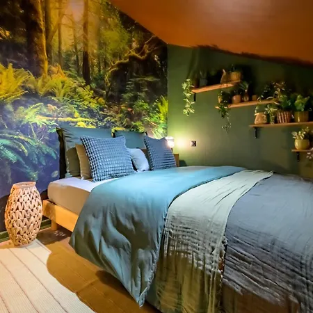 Apartment Cineroom - Jungle Fever